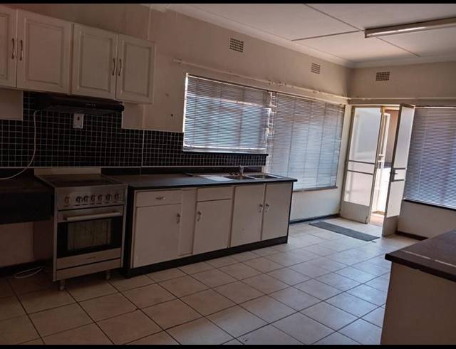 4 BEDROOM HOUSE FOR SALE IN SUNNYRIDGE